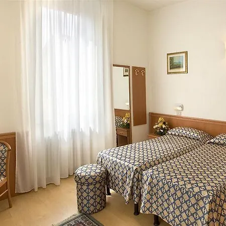 Hotell Florida 3*